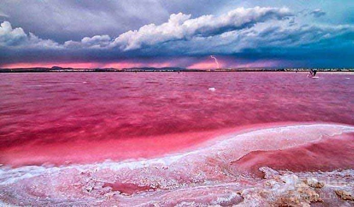 دریاچه مهارلو؛ دریاچه ای به رنگ خون