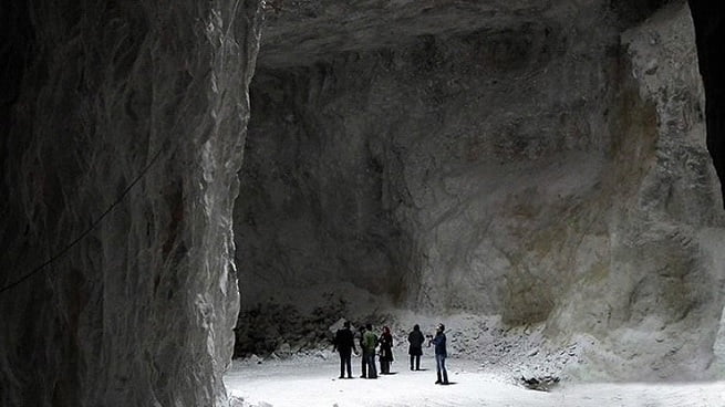 غار نمکی گرمسار؛ هیجان انگیز ترین جاذبه طبیعی